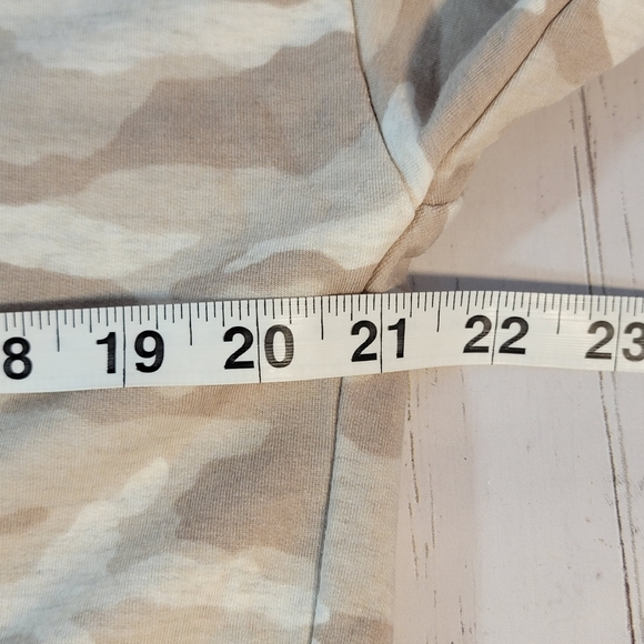 Athleta Studio to Street Printed Sweatshirt Neutral Camo Camoflage Pattern M - Picture 9 of 10